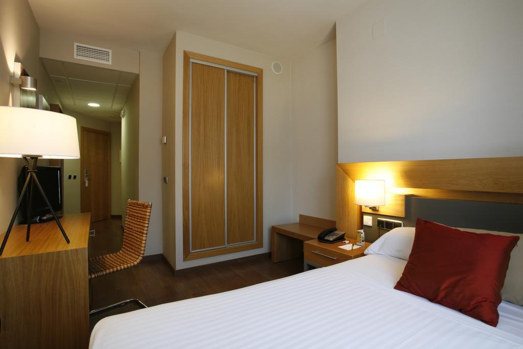Hotel Guadalmedina Μάλαγα Δωμάτιο φωτογραφία